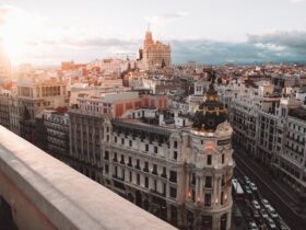 Río Guadalquivir a su paso por Sevilla con Torre del Oro
