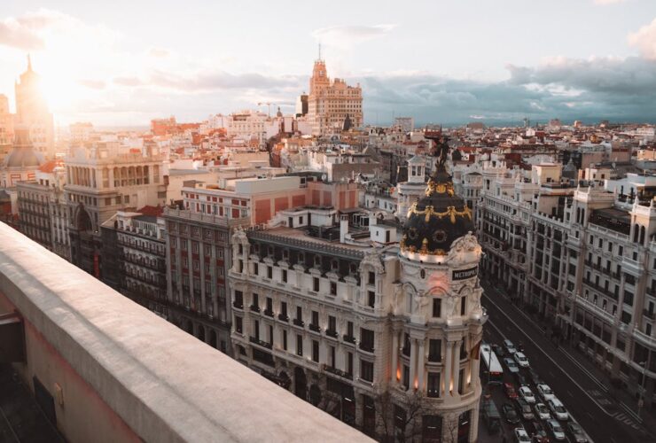 Río Guadalquivir a su paso por Sevilla con Torre del Oro
