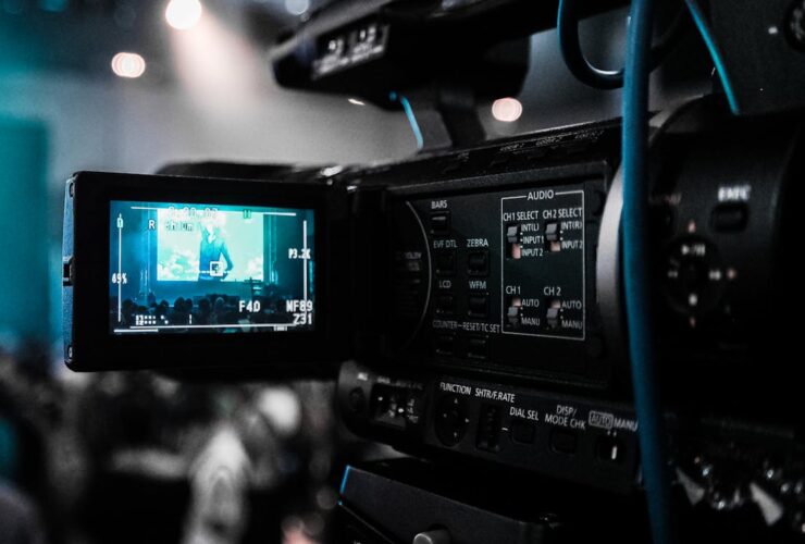 Cámara de cine y rodaje en localizaciones de Sevilla
