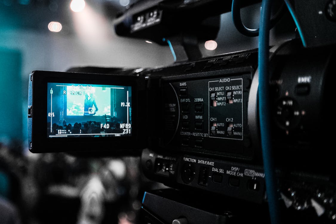 Cámara de cine y rodaje en localizaciones de Sevilla